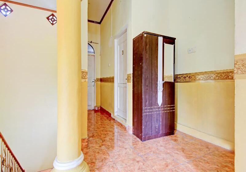 هتل Oyo 90307 Fj Alfaeyza Kost