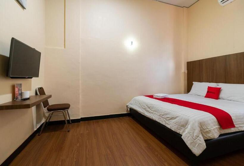 هتل Reddoorz Plus Near Ramayana Pematangsiantar