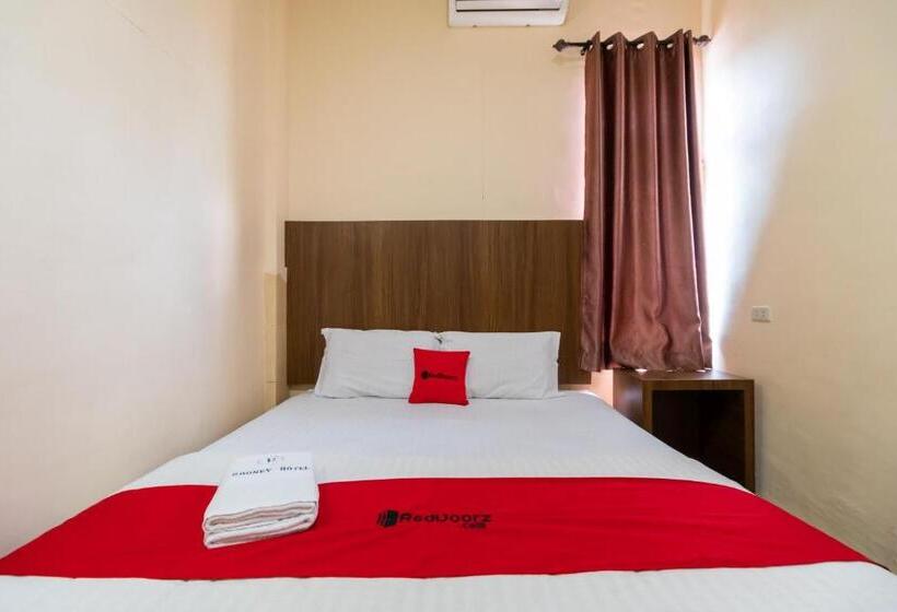 هتل Reddoorz Plus Near Ramayana Pematangsiantar