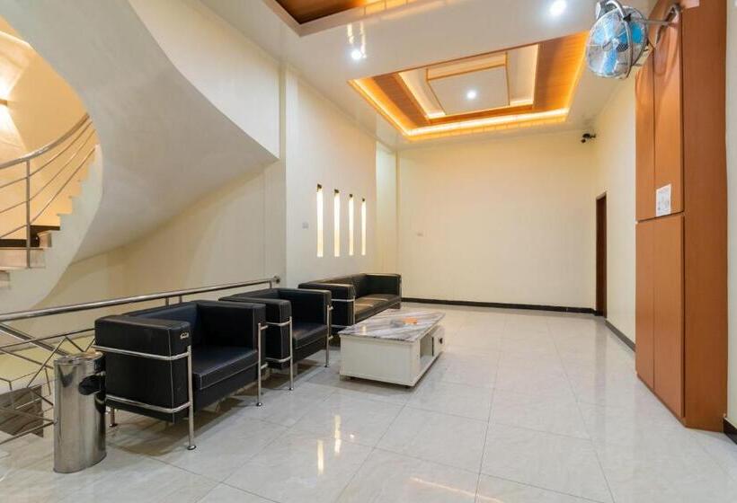 هتل Reddoorz Plus Near Ramayana Pematangsiantar