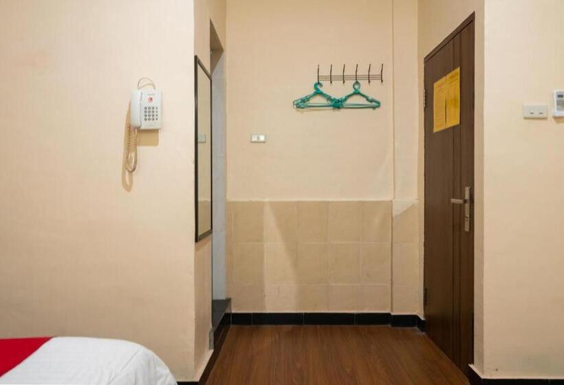 هتل Reddoorz Plus Near Ramayana Pematangsiantar