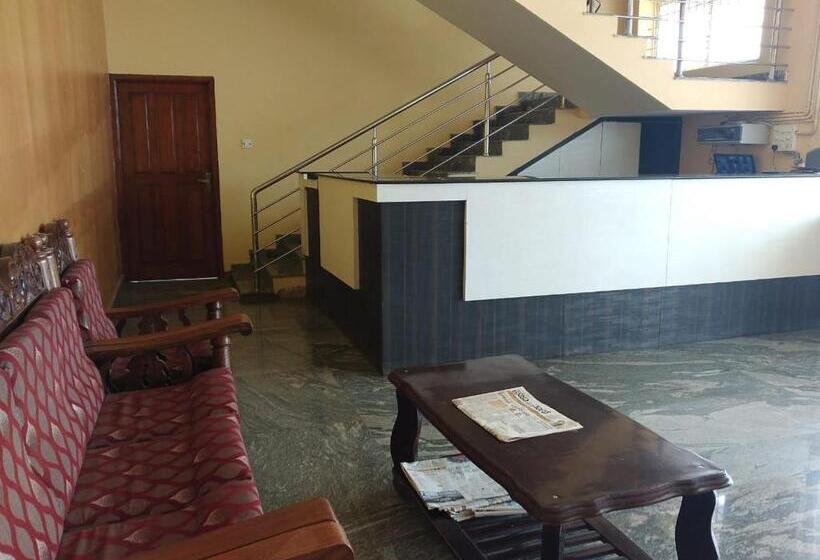 ホテル Staymaker Srinivasa Residency