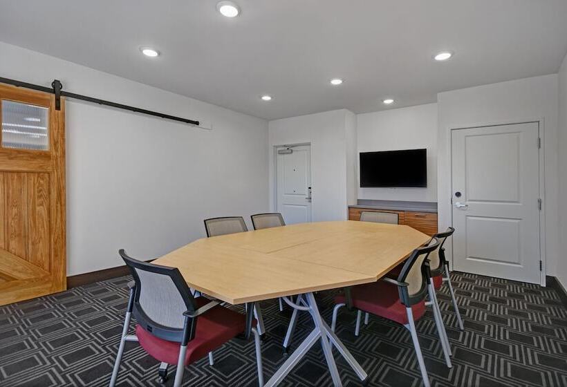 هتل Towneplace Suites By Marriott Grand Rapids Wyoming