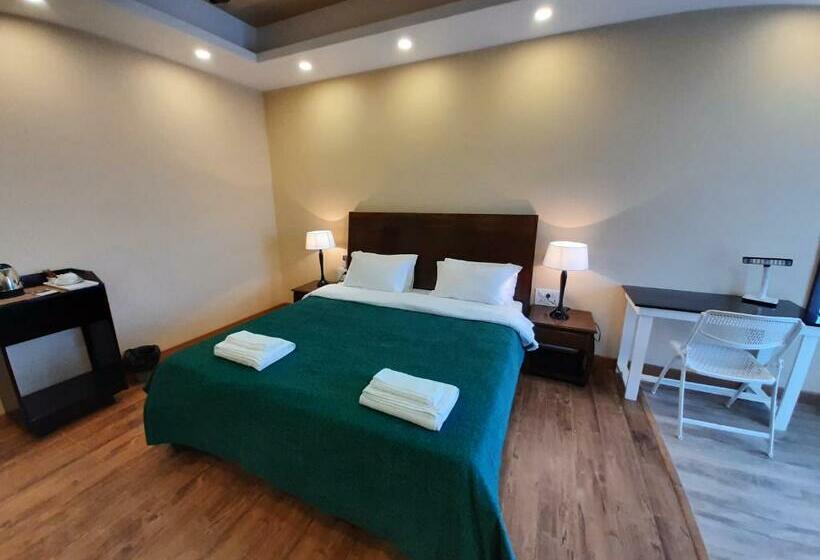 Resort Shalom Farmhouse By The Hillside