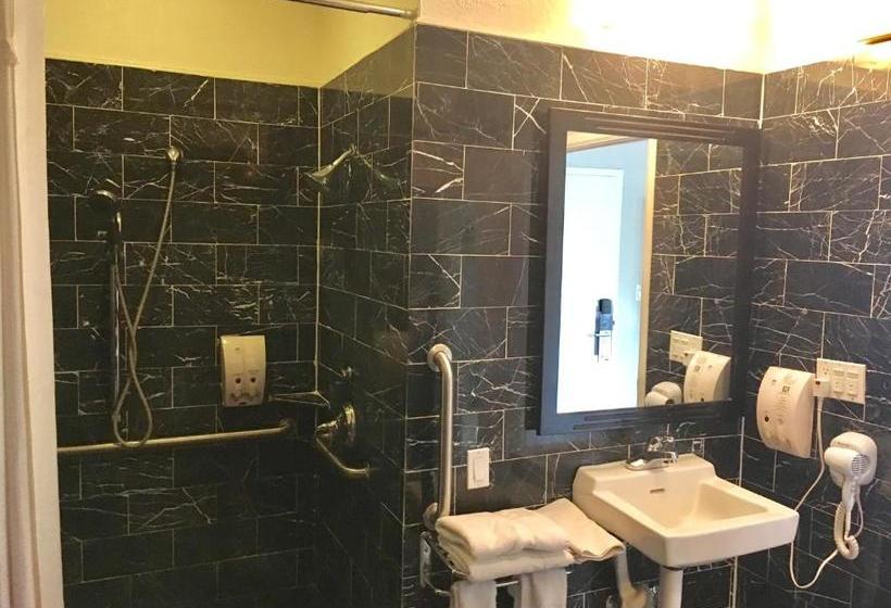 فندق Americas Best Value Inn & Suites  Soma