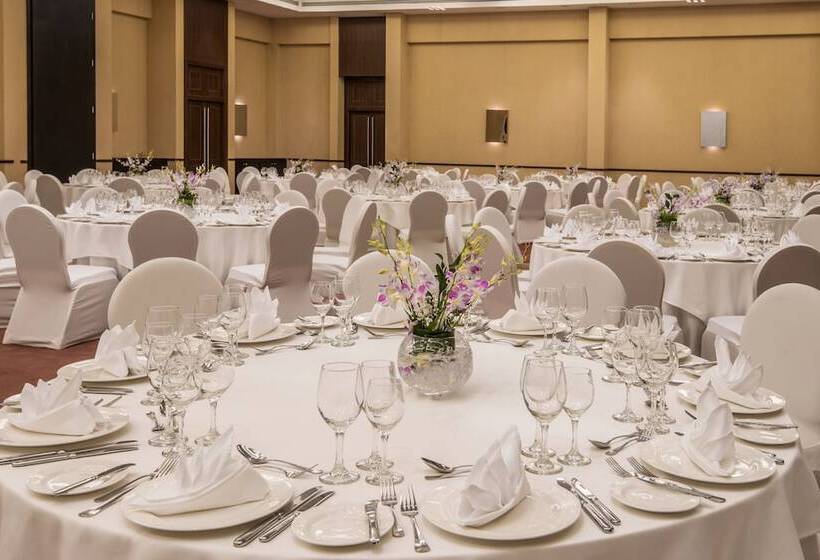 호텔 Crowne Plaza Sohar, An Ihg