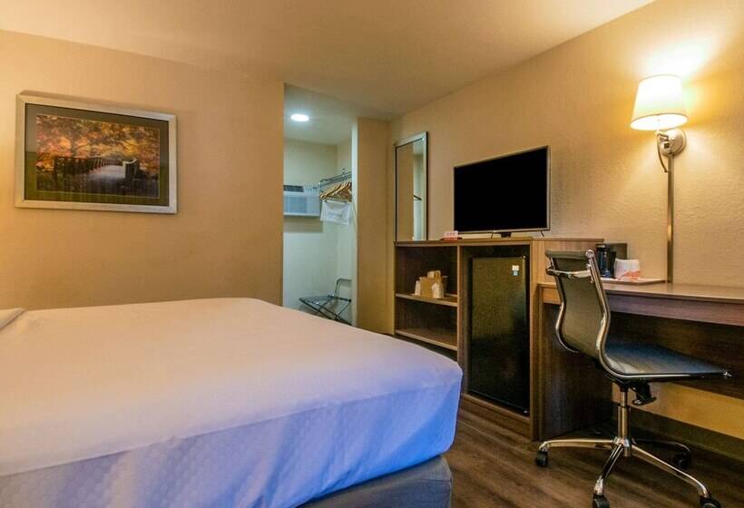 Отель Econo Lodge Cherokee Near River Park