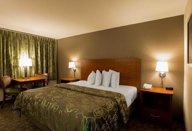 Отель Econo Lodge Cherokee Near River Park