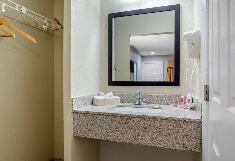 فندق Econo Lodge Freeport  Brunswick Area