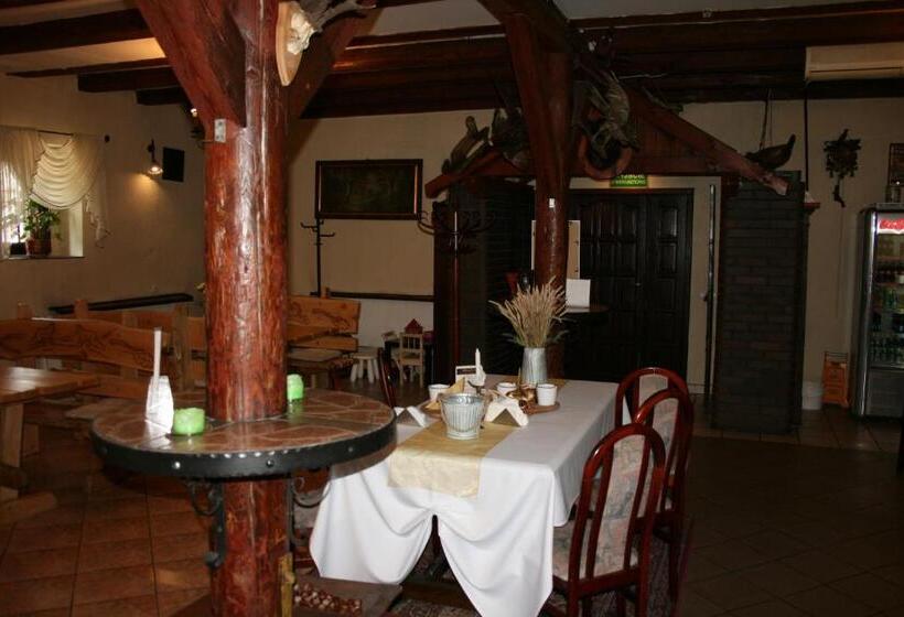 酒店 Komfort Inn   Dwór Hubertus