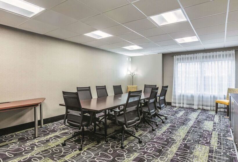 هتل La Quinta By Wyndham Dallas Plano West