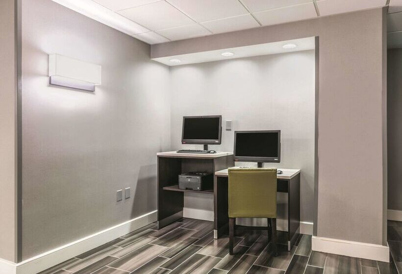 בית מלון כפרי La Quinta By Wyndham Dallas Plano West