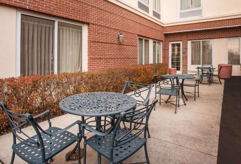 فندق La Quinta By Wyndham Islip   Macarthur Airport