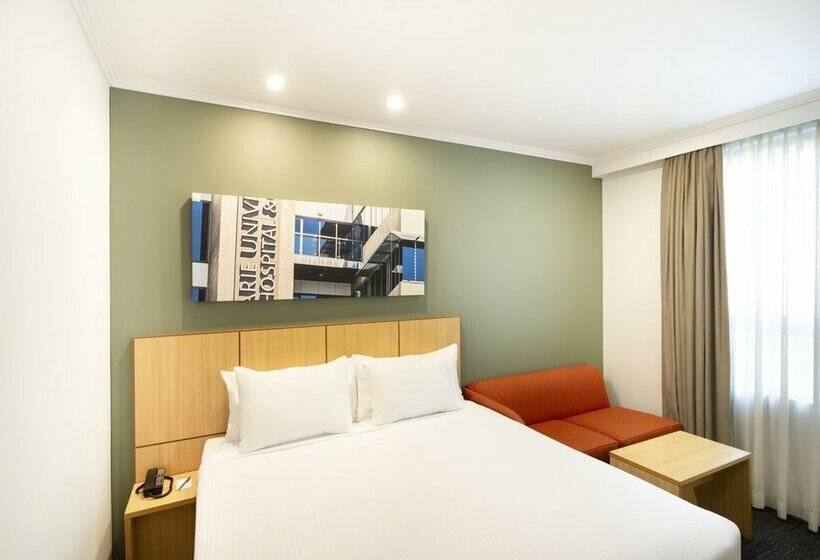 Отель Mercure Sydney Macquarie Park