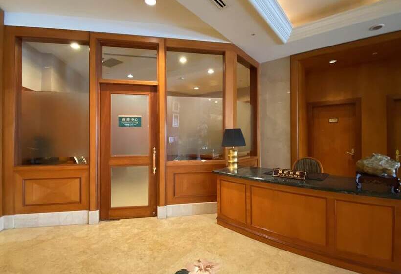 هتل Monarch Plaza