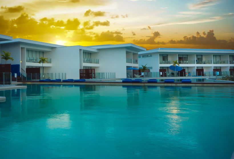 هتل Pool Resort Port Douglas