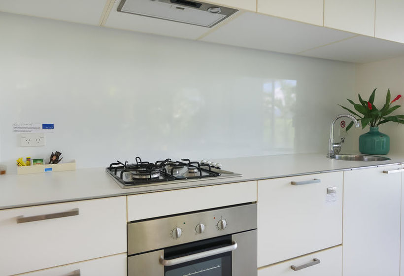 هتل Pool Resort Port Douglas