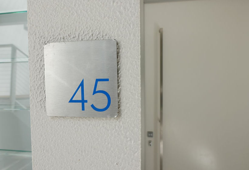 هتل Pool Resort Port Douglas