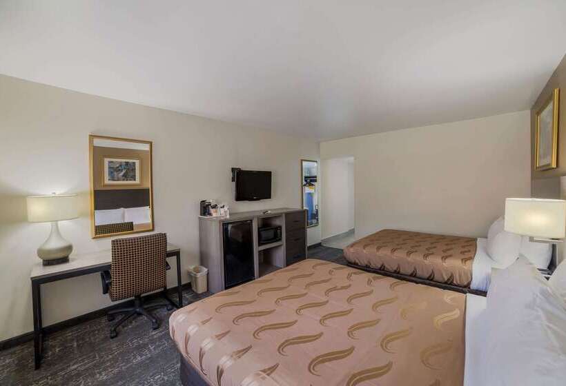 בית מלון כפרי Quality Inn & Suites Goodyear  Phoenix West