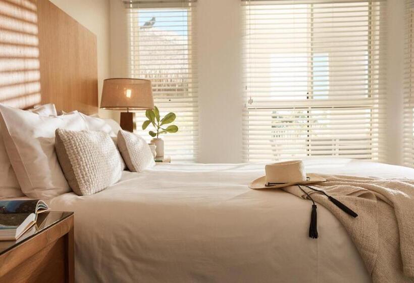 Отель Sea Change Beachfront Apartments