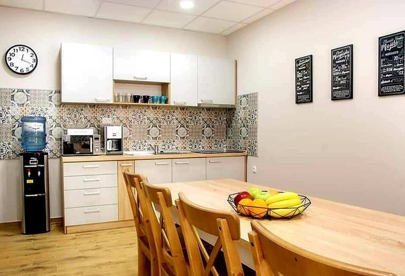 هاستل Centar Lux 2