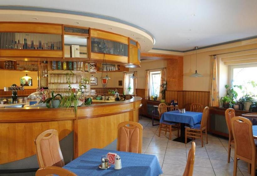 הוסטל Gasthof Waldhof