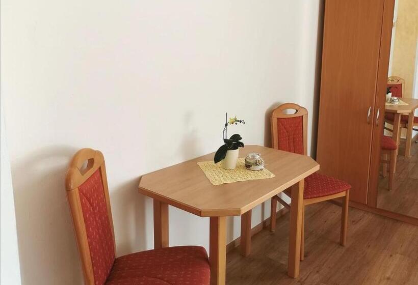 הוסטל Gasthof Waldhof