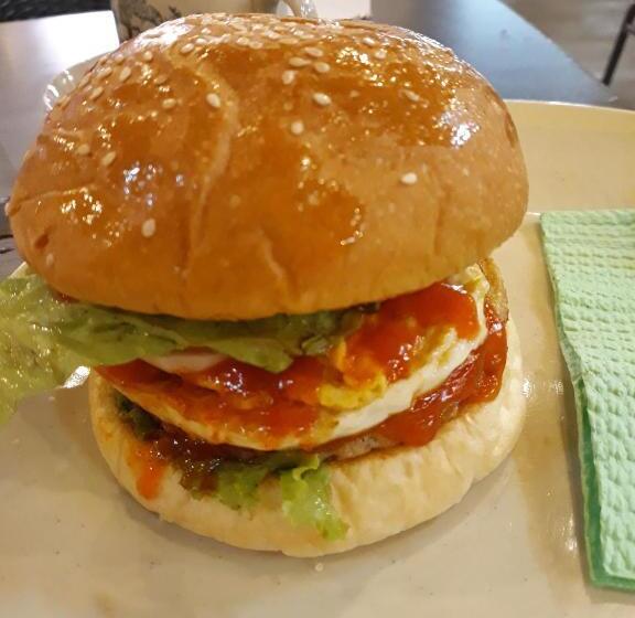 تختخواب و صبحانه Arya Inn