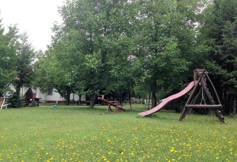 بنسيون Fertődi Kúria Vendégház