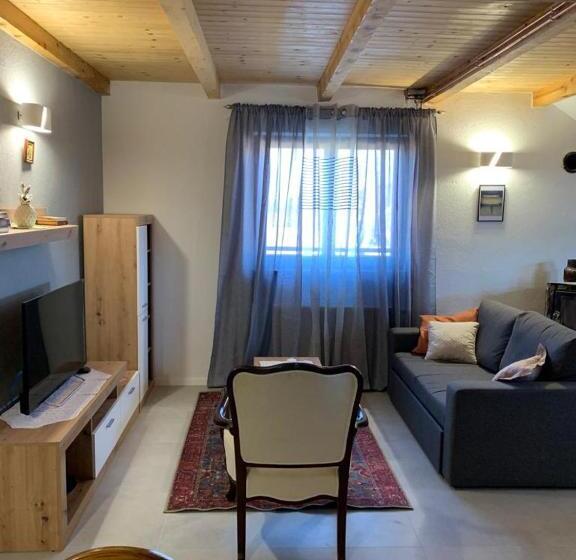 בית מלון כפרי House Izvor