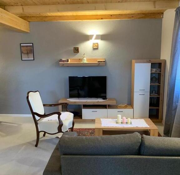 בית מלון כפרי House Izvor