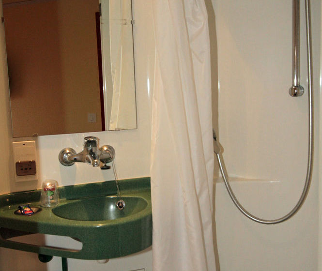 Отель Fast Caen Memorial