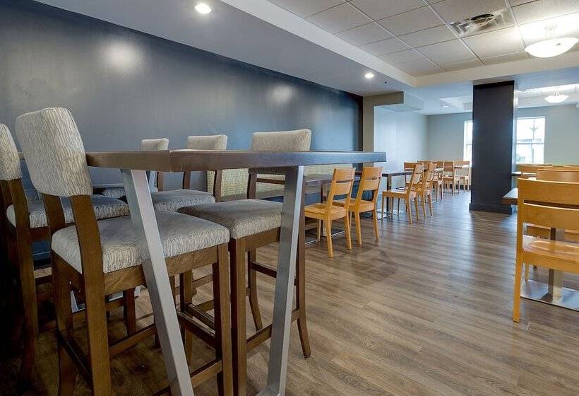 هتل Country Inn & Suites By Radisson, Niagara Falls, On