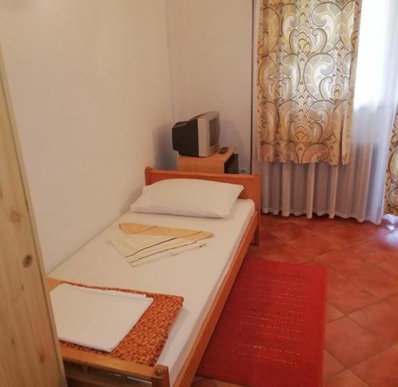 فندق Guest Accommodation Licka Kapa