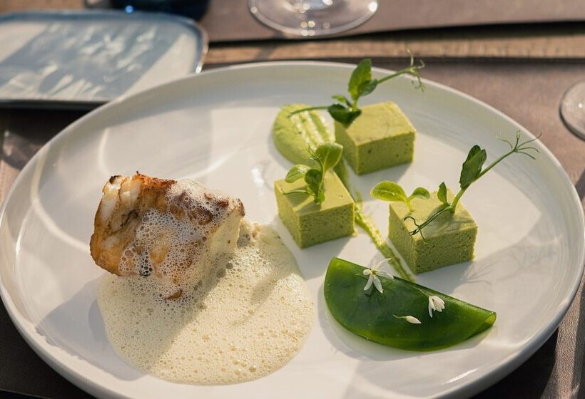 ホテル Hôtel Restaurant Le Grand Large   Face à La Plage   Ile De Ré