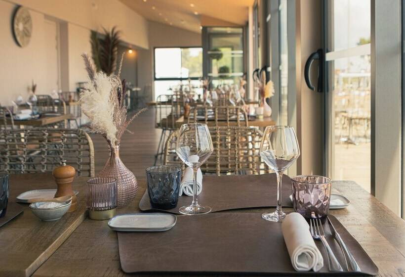 ホテル Hôtel Restaurant Le Grand Large   Face à La Plage   Ile De Ré
