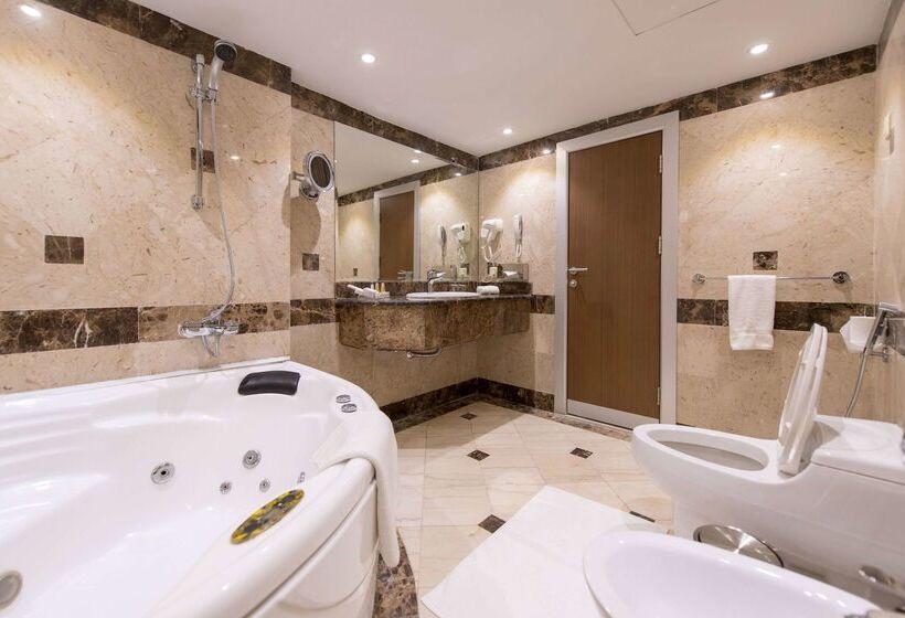 هتل Ramada By Wyndham Continental Jeddah