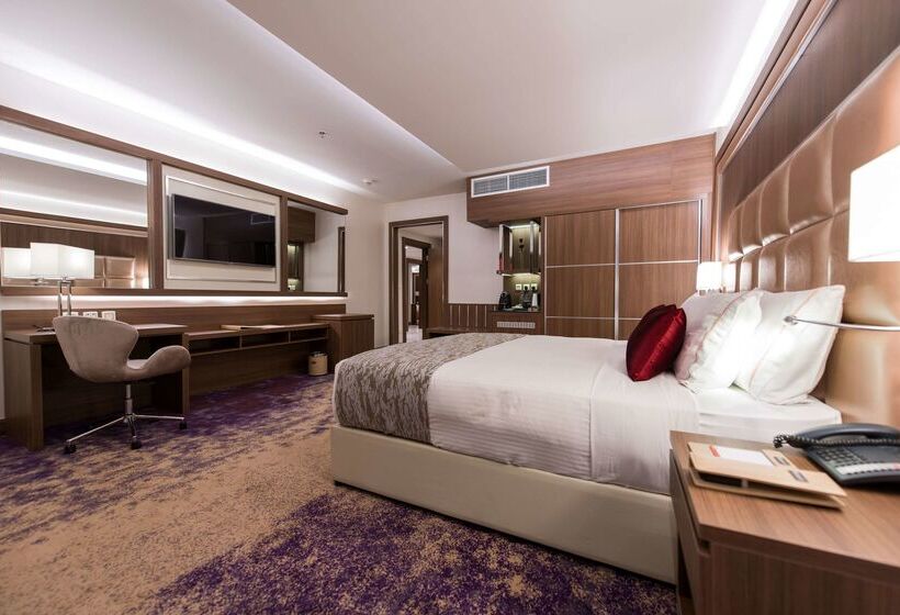 هتل Ramada By Wyndham Continental Jeddah