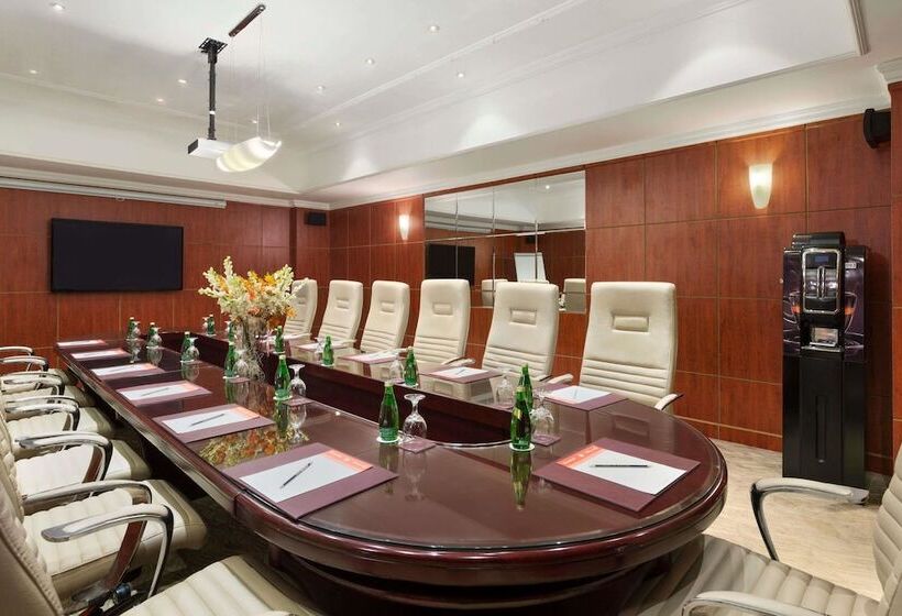 هتل Ramada By Wyndham Continental Jeddah
