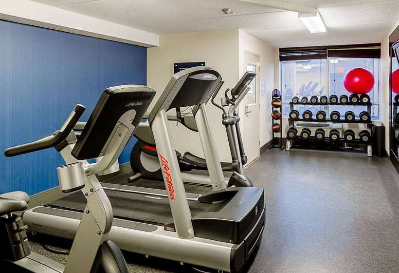هتل Ramada By Wyndham Niagara Falls By The River