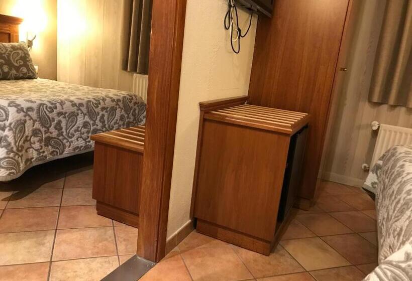 Отель Restaurante La Quadra
