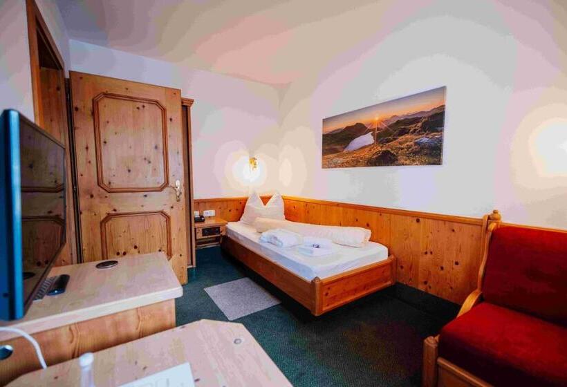 Отель In The Heart Of The Alps