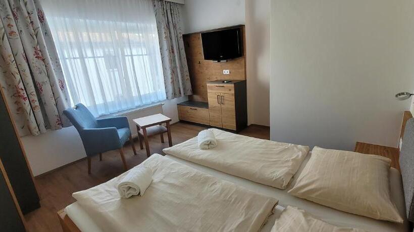 هتل Sonnblick Am Wörthersee