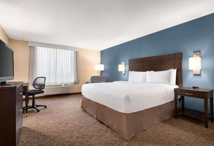 هتل Wyndham Garden Niagara Falls Fallsview