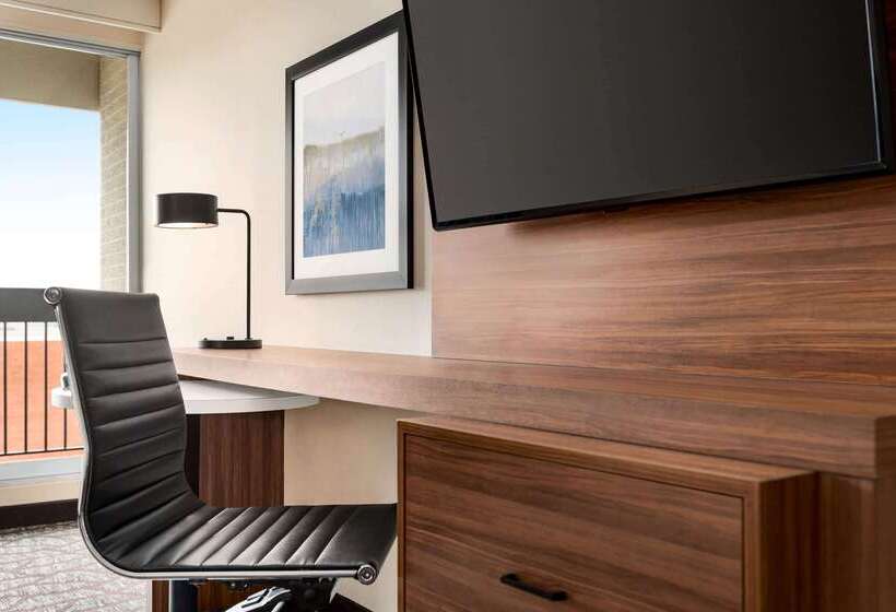 هتل Wyndham Garden Niagara Falls Fallsview