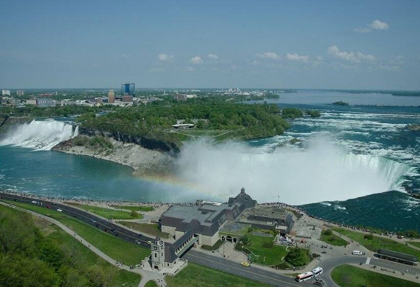 هتل Wyndham Garden Niagara Falls Fallsview