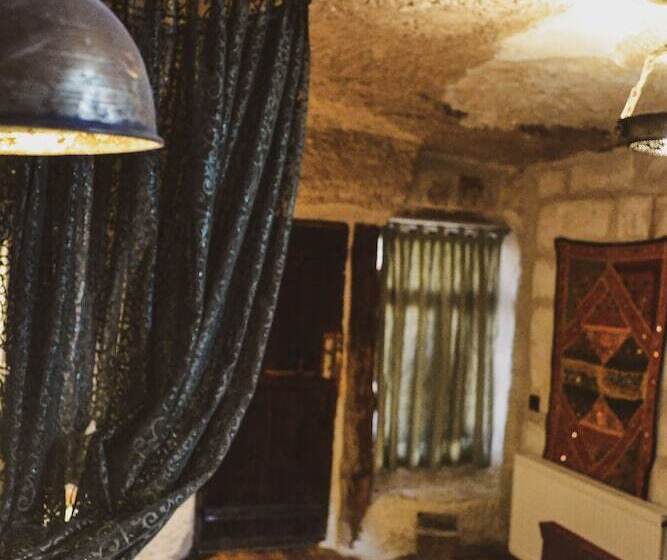 فندق Emily Cave House