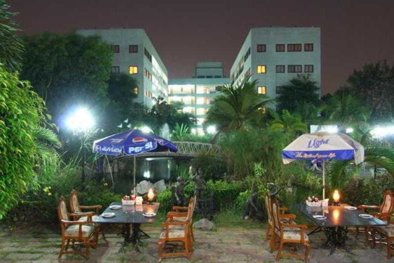 13 Coins Airport Hotel Min Buri