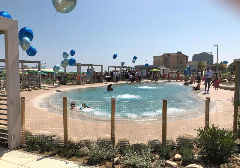 هتل Alexandra   Beach Front  Xxl Breakfast & Brunch Until 12 30pm