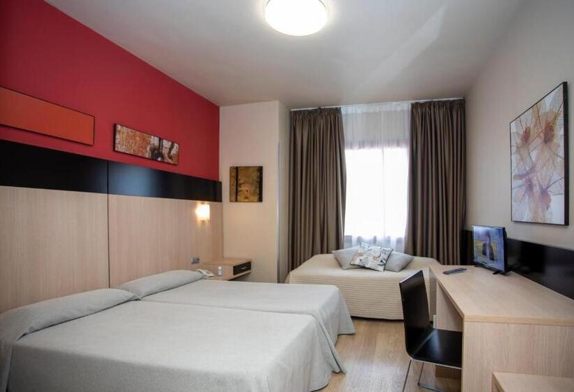 هتل Ciudad De Ejea